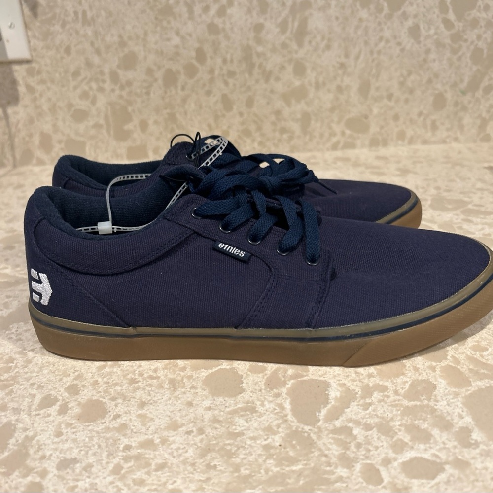 Etnies Skateboard Sneakers Shoes Navy Blue Canvas/Brown Gum Men’s Size 9 NWT